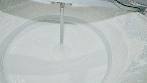 泰国工厂天然乳胶搅拌发泡